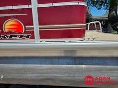 2014  Sun Tracker  Party Barge 20DLX  Pontoon - 20FT