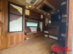 2013  Shadow   4 Horse Trailer w/ Living Quarters   - 42FT
