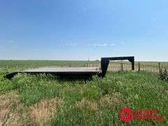 1981  Blair  Gooseneck Flat Bed Trailer - 25FT