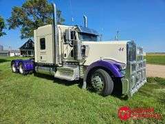 2022  Kenworth  W900  Semi Truck