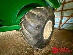 2014 J & M 1050 GrainStorm Grain Cart