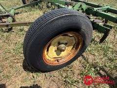 John Deere  Spring Tooth Chisel Plow