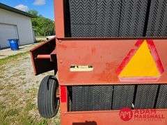 Hesston  550  Baler