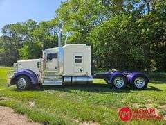 2022  Kenworth  W900  Semi Truck