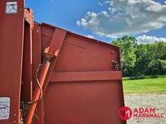 Hesston  550  Baler