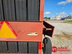 Hesston  550  Baler