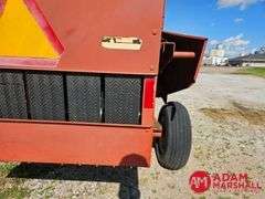 Hesston  550  Baler