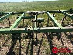 John Deere  1600  Chisel Plow - 16FT