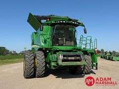 2017 John Deere S680 Combine