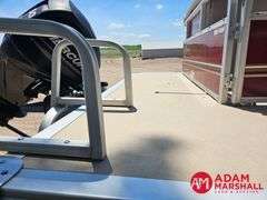 2014  Sun Tracker  Party Barge 20DLX  Pontoon - 20FT
