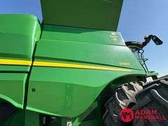 2017 John Deere S680 Combine