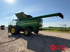 2017 John Deere S680 Combine
