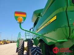 2016  John Deere   S660  Combine - 4WD