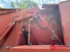 New Holland  660  Round Baler