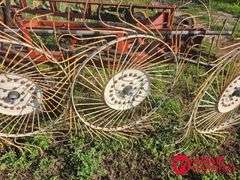 Hesston  3982  12 Wheel Rake