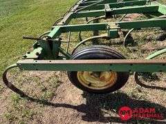 John Deere  1600  Chisel Plow - 16FT