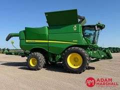 2017 John Deere S680 Combine
