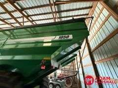 2014 J & M 1050 GrainStorm Grain Cart