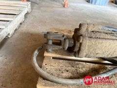 (2) Hydraulic Cylinders