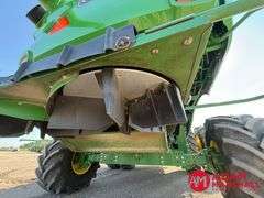 2017 John Deere S680 Combine