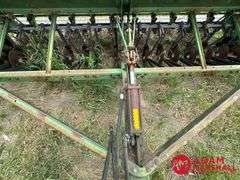 John Deere  8300  Grain Drill - 13FT