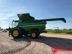 2017 John Deere S680 Combine