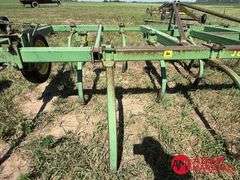 John Deere  1600  Chisel Plow - 16FT
