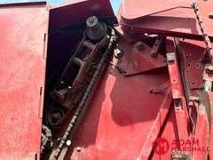 New Holland  660  Round Baler