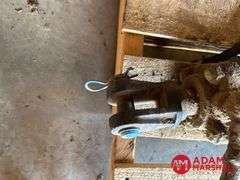 (2) Hydraulic Cylinders