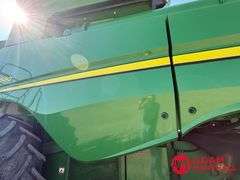 2017 John Deere S680 Combine
