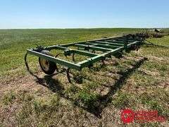 John Deere  1600  Chisel Plow - 16FT