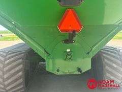 2014  Brent  1396  Grain Cart