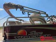 2014  Sun Tracker  Party Barge 20DLX  Pontoon - 20FT