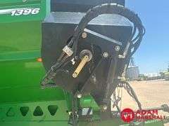 2014  Brent  1396  Grain Cart