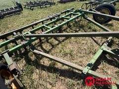 John Deere  Spring Tooth Chisel Plow