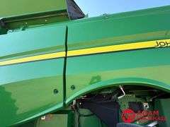 2017 John Deere S680 Combine