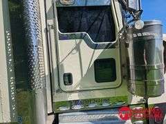 2022  Kenworth  W900  Semi Truck