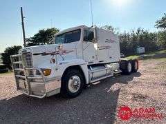 1996  Freightliner  FLD 120  Semi Truck