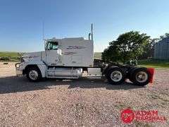 1996  Freightliner  FLD 120  Semi Truck
