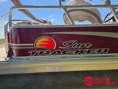 2014  Sun Tracker  Party Barge 20DLX  Pontoon - 20FT