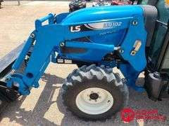 LS  XR4046  MFWD Utility Tractor w/Loader