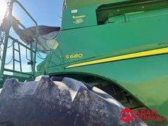 2017 John Deere S680 Combine