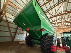 2014 J & M 1050 GrainStorm Grain Cart