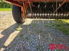 Hesston  550  Baler