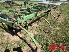 John Deere  1600  Chisel Plow - 16FT