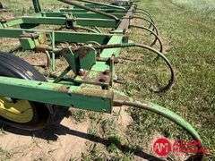 John Deere  1600  Chisel Plow - 16FT