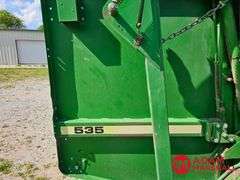 John Deere  535  Baler