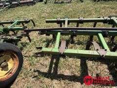 John Deere  Spring Tooth Chisel Plow