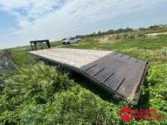 1981  Blair  Gooseneck Flat Bed Trailer - 25FT