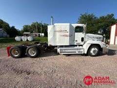 1996  Freightliner  FLD 120  Semi Truck